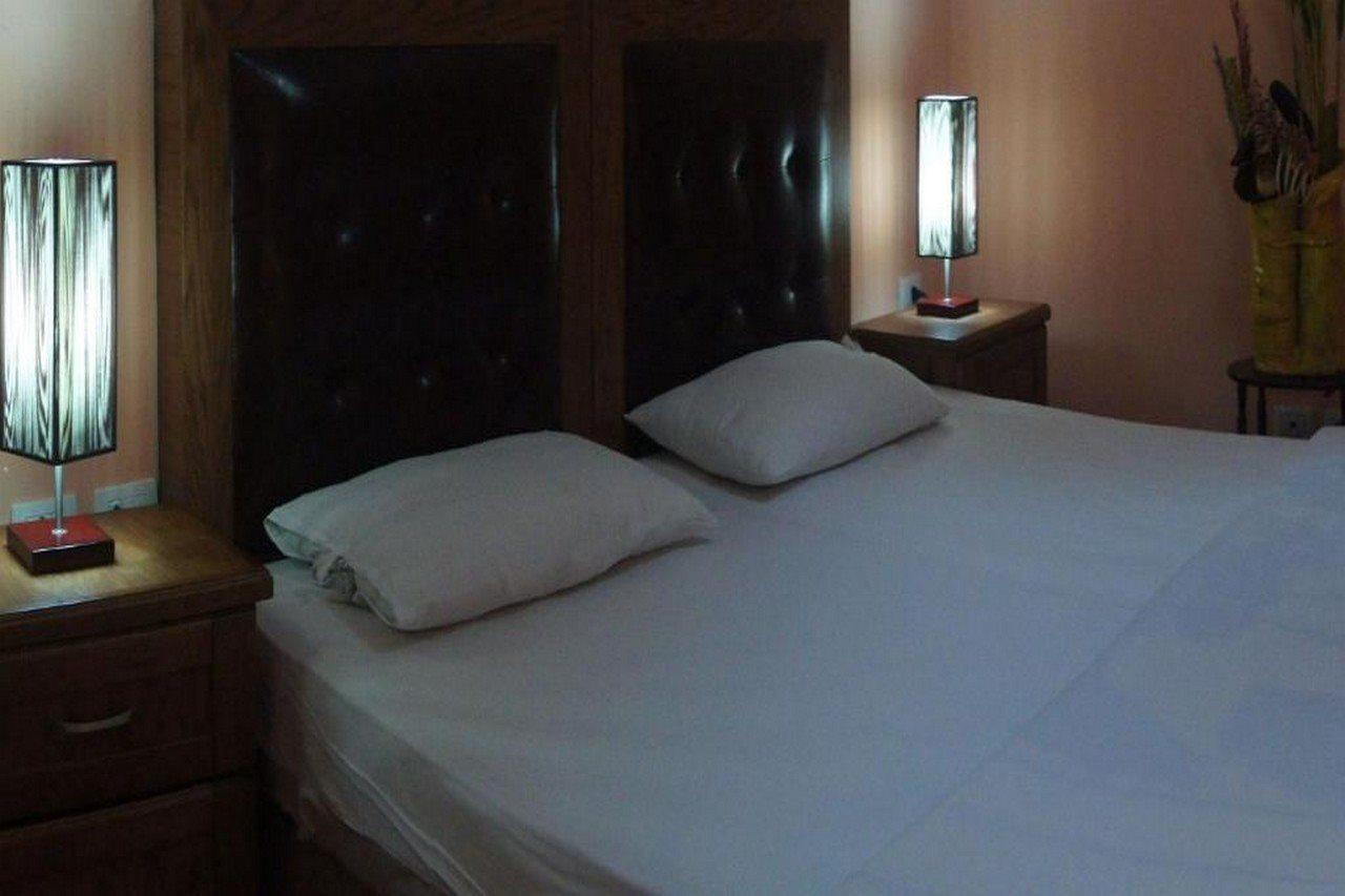 Bristol Hotel Тирана Екстериор снимка