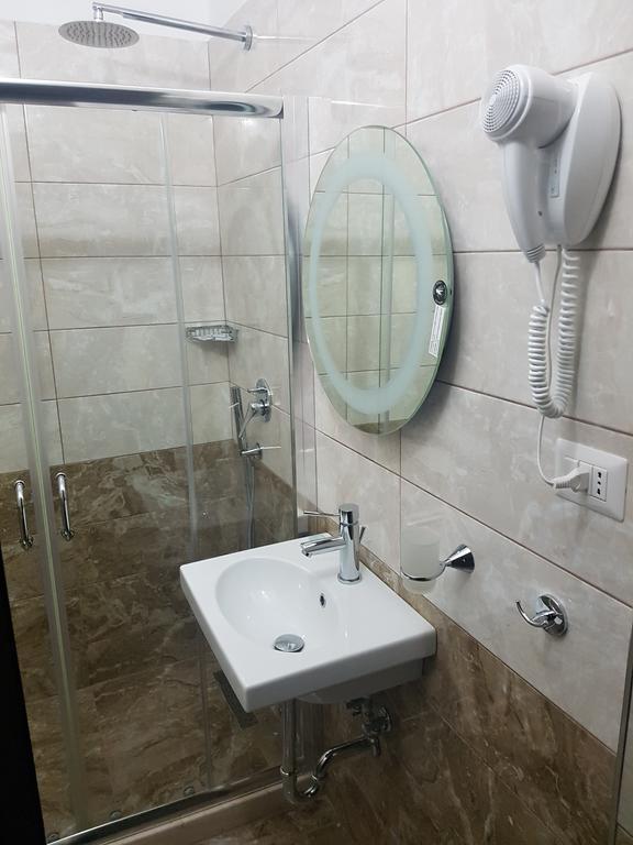 Bristol Hotel Тирана Екстериор снимка