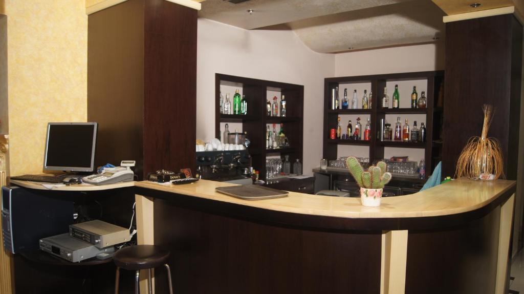 Bristol Hotel Тирана Екстериор снимка