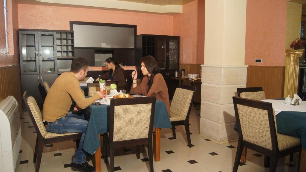 Bristol Hotel Тирана Екстериор снимка
