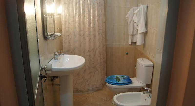 Bristol Hotel Тирана Екстериор снимка