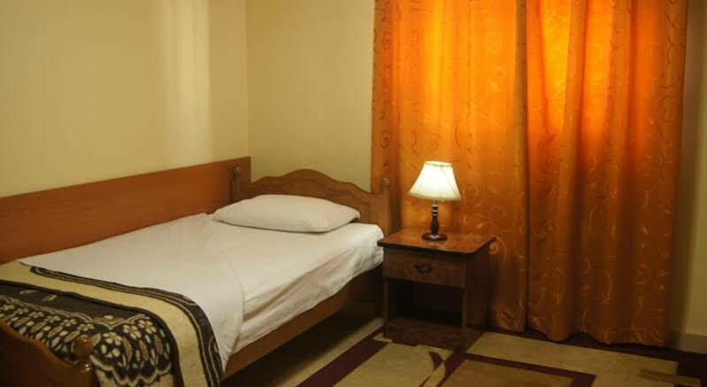 Bristol Hotel Тирана Екстериор снимка